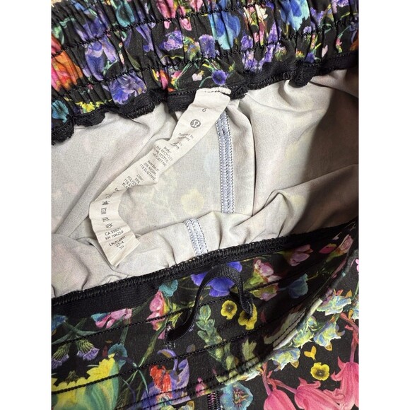 Size 6 (Small) Lululemon Shorts Floral Print Mesh Detail (Flaw, See Pics) - Picture 7 of 8